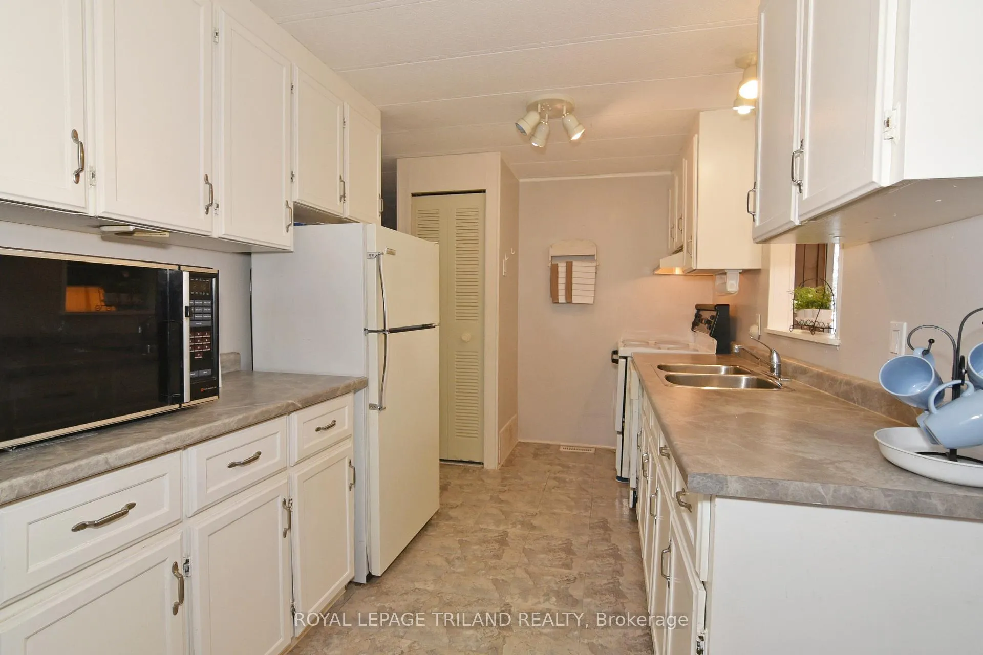 Photo 11 of 138 Pebble Beach Parkway, South Huron, Stephen — HOMEH