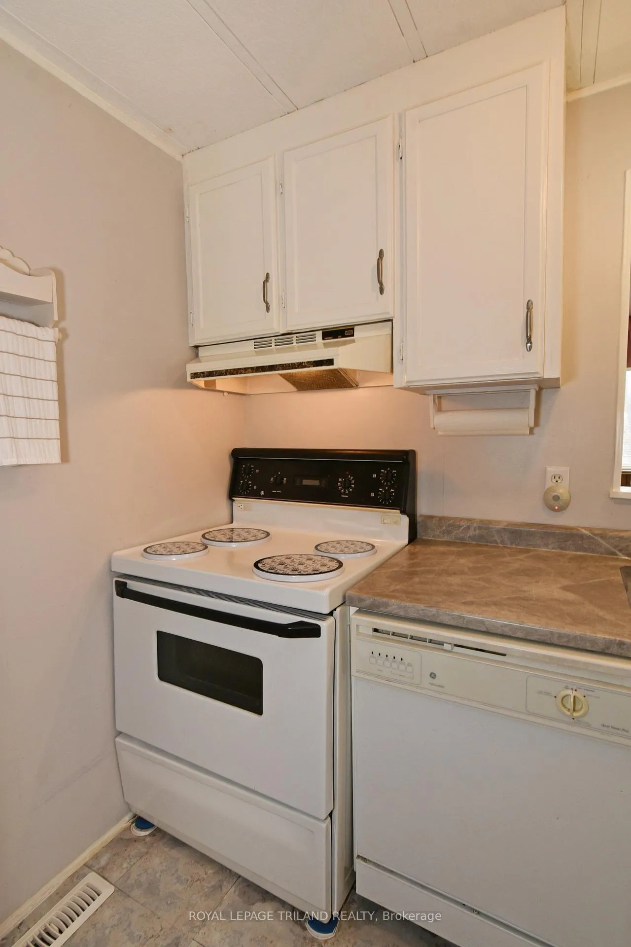 Photo 12 of 138 Pebble Beach Parkway, South Huron, Stephen — HOMEH