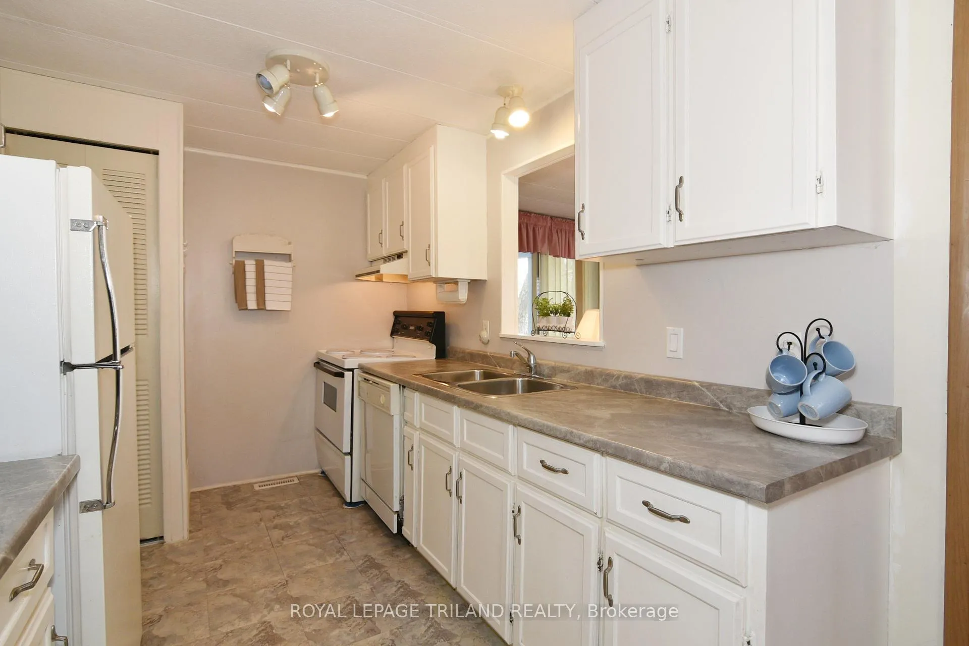 Photo 14 of 138 Pebble Beach Parkway, South Huron, Stephen — HOMEH