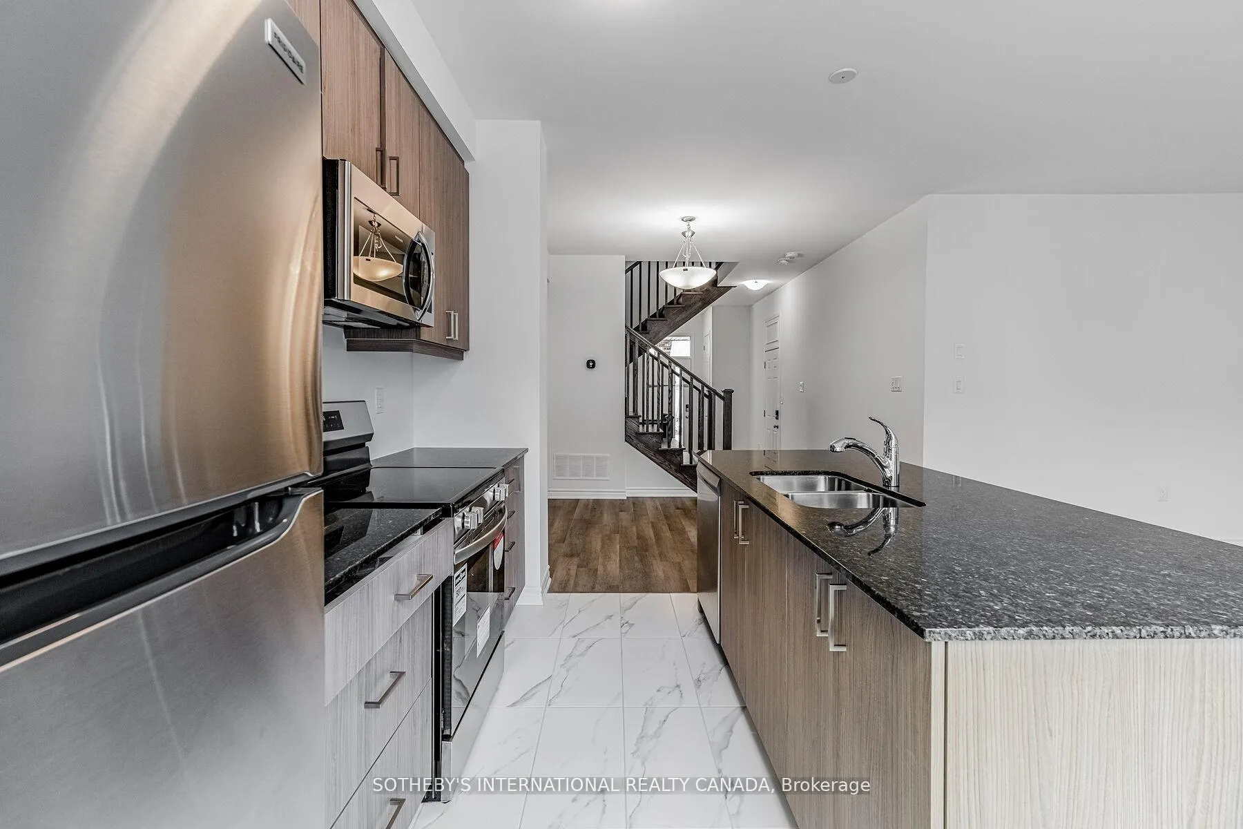 Photo 10 of 1782 Thames Circle, Milton, Bowes — HOMEH