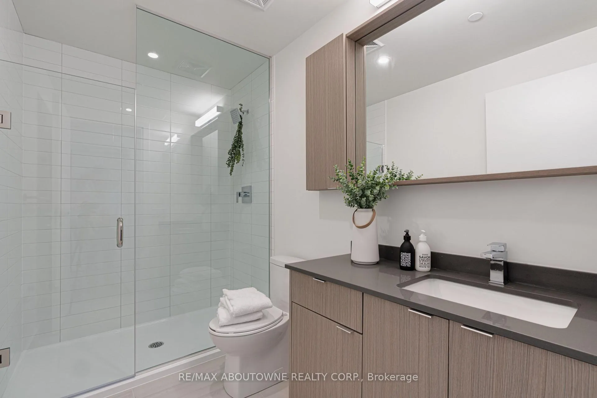 Photo 9 of Unit AO315, 125 Bronte Road, Oakville, Bronte — HOMEH
