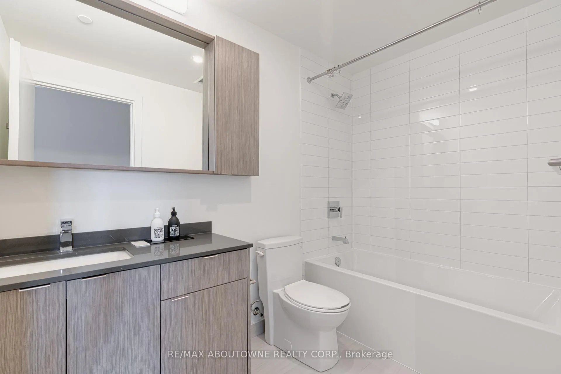 Photo 10 of Unit AO315, 125 Bronte Road, Oakville, Bronte — HOMEH