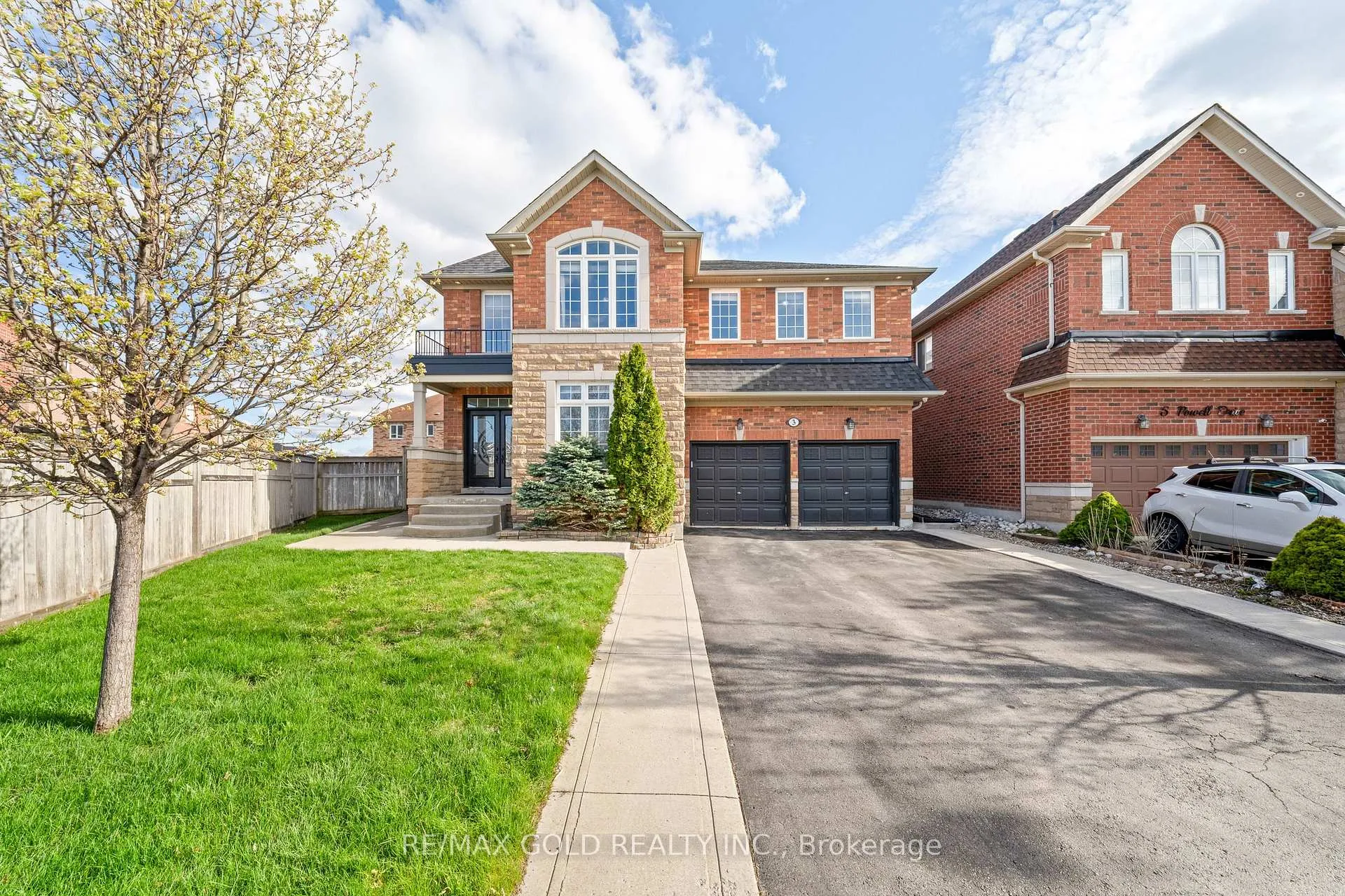 Photo 1 of 3 Powell Drive, Brampton, Sandringham-Wellington — HOMEH