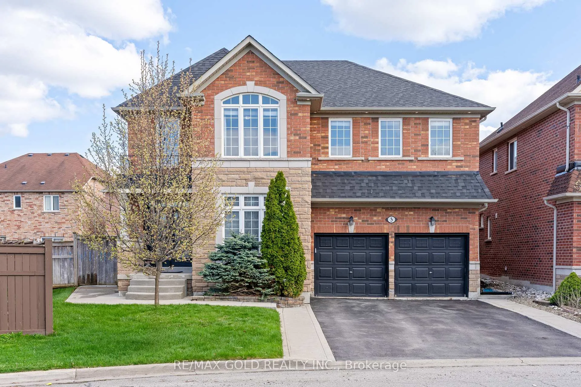 Photo 2 of 3 Powell Drive, Brampton, Sandringham-Wellington — HOMEH