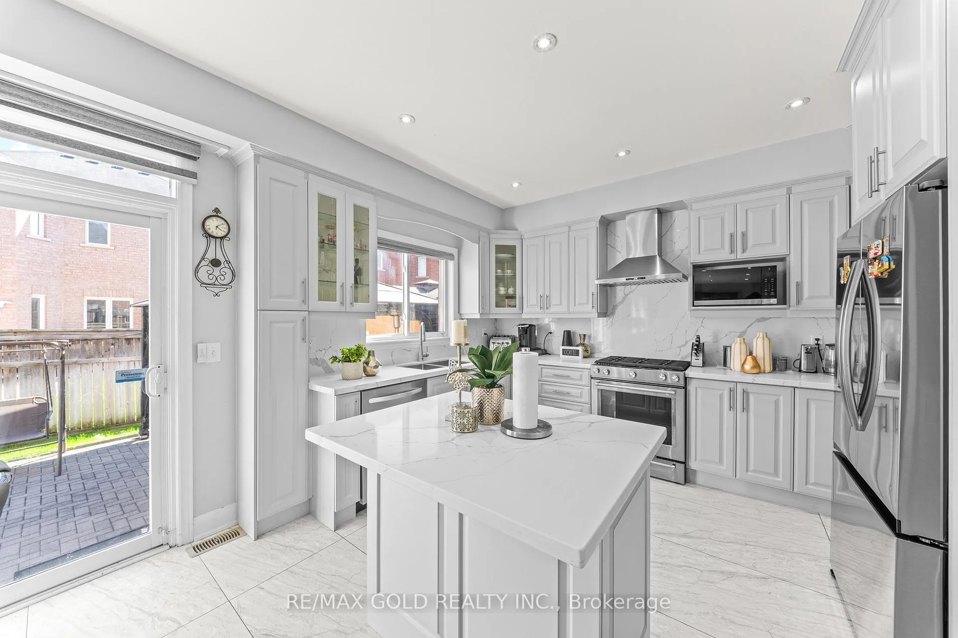Photo 20 of 3 Powell Drive, Brampton, Sandringham-Wellington — HOMEH