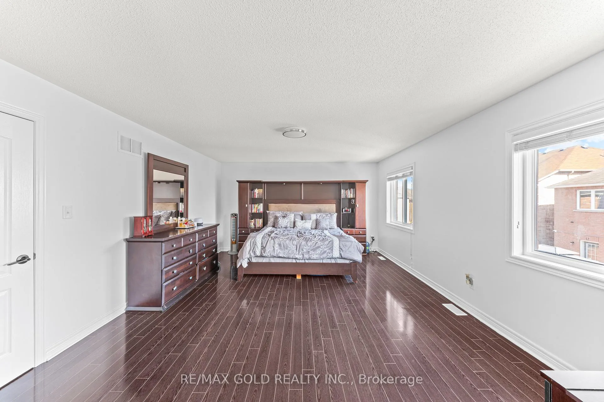 Photo 35 of 3 Powell Drive, Brampton, Sandringham-Wellington — HOMEH