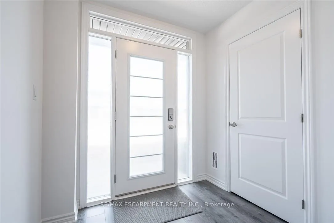 Photo 3 of 4874 Connor Drive, Lincoln, Beamsville — HOMEH