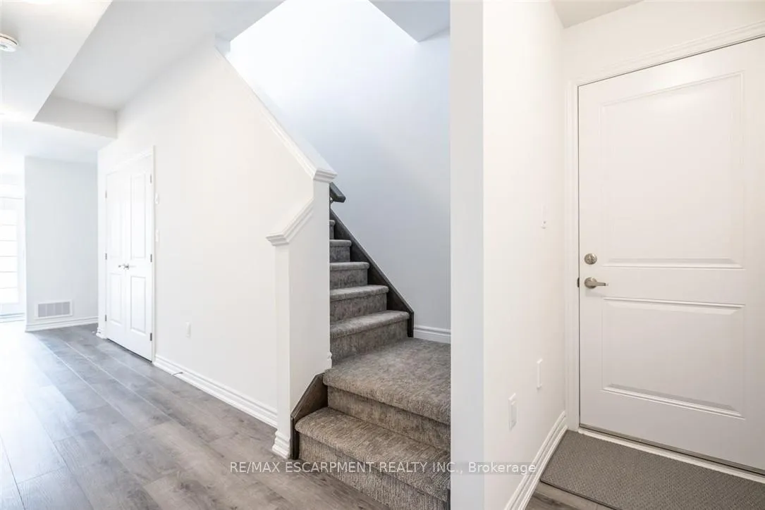Photo 5 of 4874 Connor Drive, Lincoln, Beamsville — HOMEH