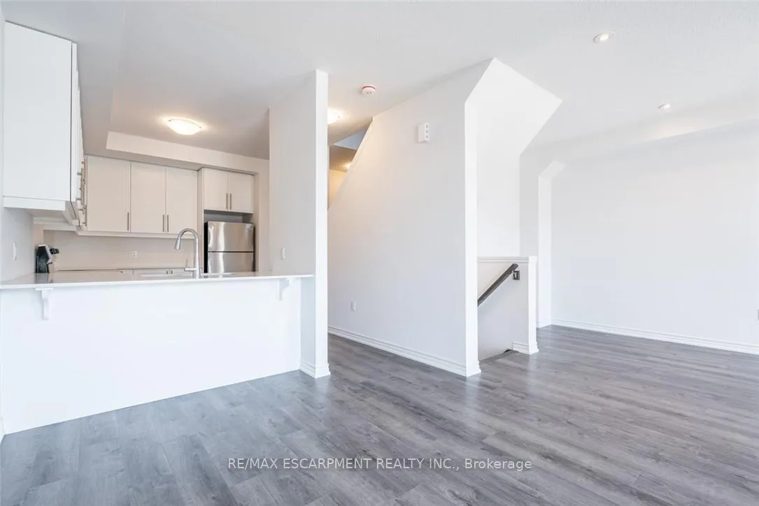 Photo 9 of 4874 Connor Drive, Lincoln, Beamsville — HOMEH