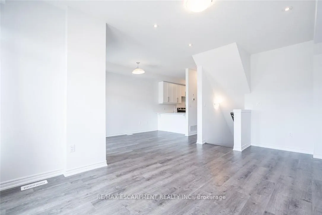Photo 10 of 4874 Connor Drive, Lincoln, Beamsville — HOMEH