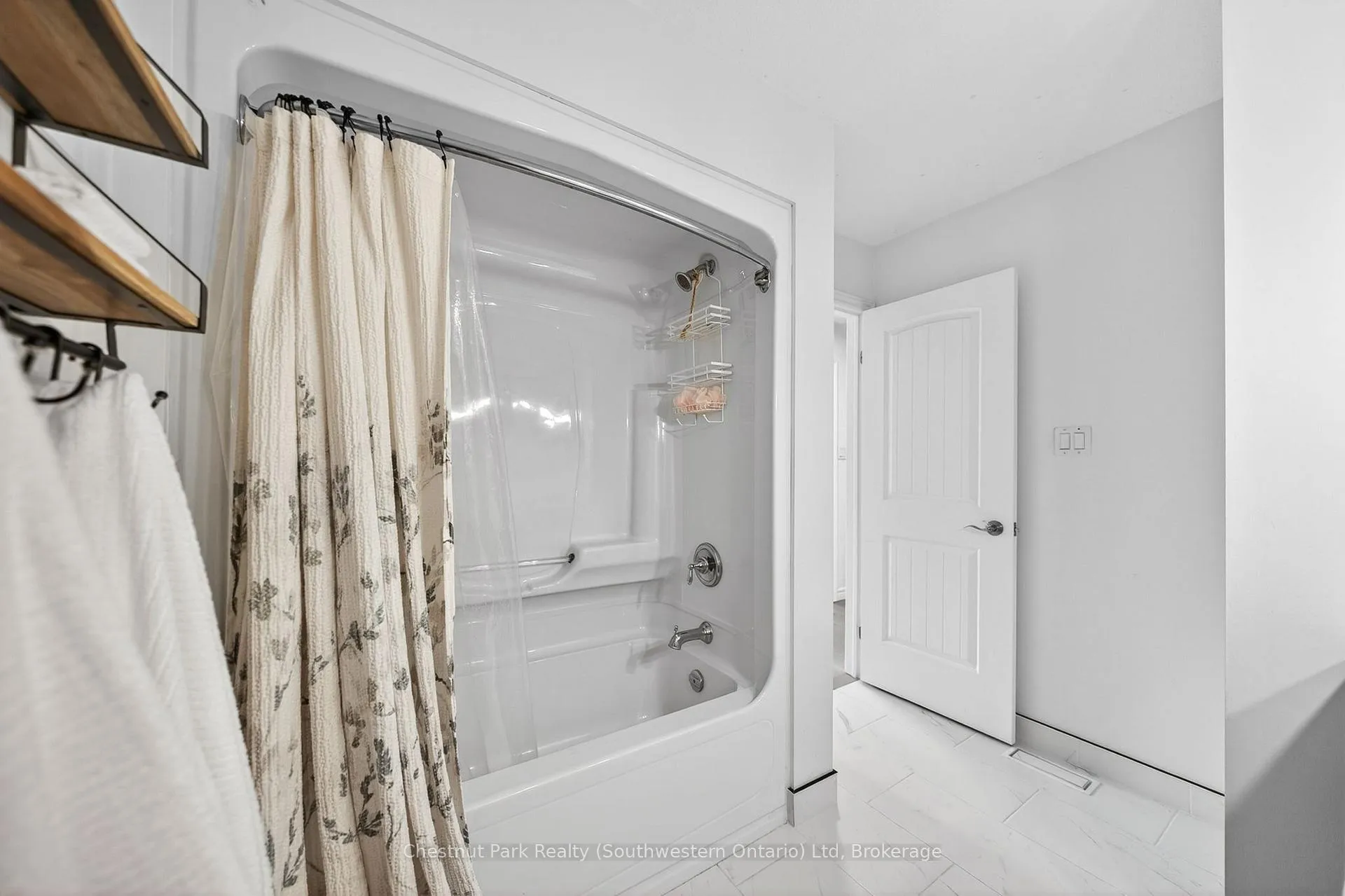 Photo 41 of 49 Katemore Drive, Guelph, Pineridge/Westminster Woods — HOMEH