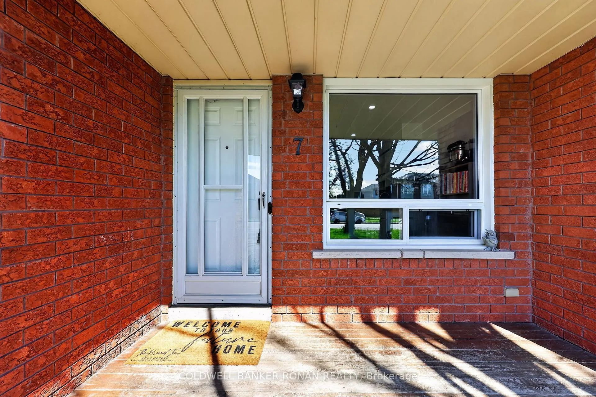 Photo 2 of 7 Robins Lane, New Tecumseth, Alliston — HOMEH