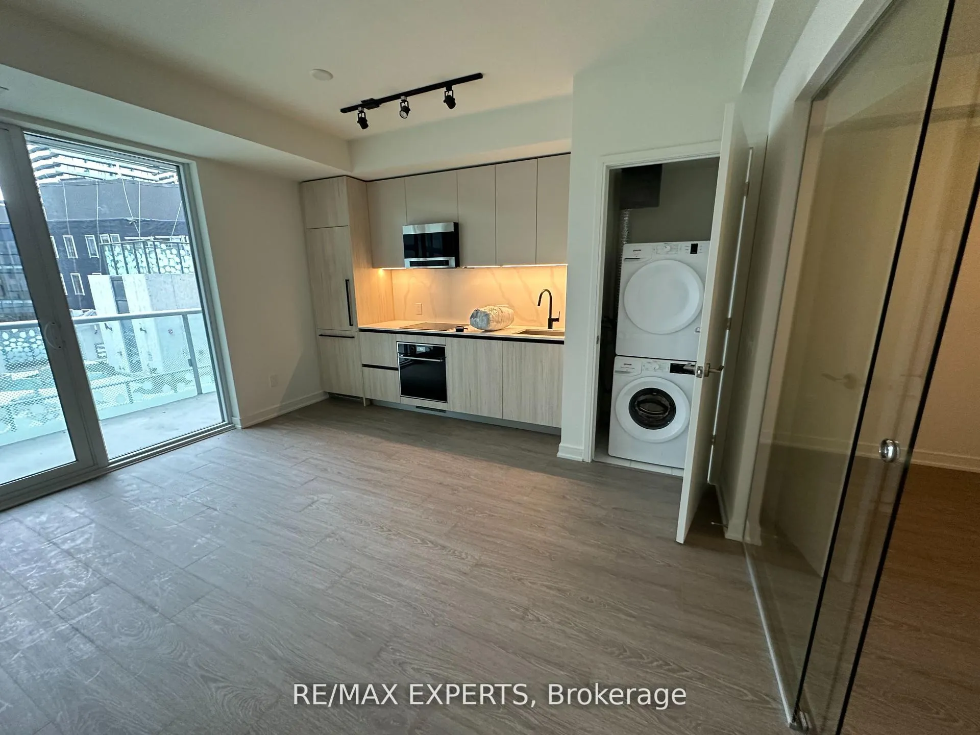 Photo 3 of Unit 418, 425 Front Street, Toronto, Waterfront Communities — HOMEH