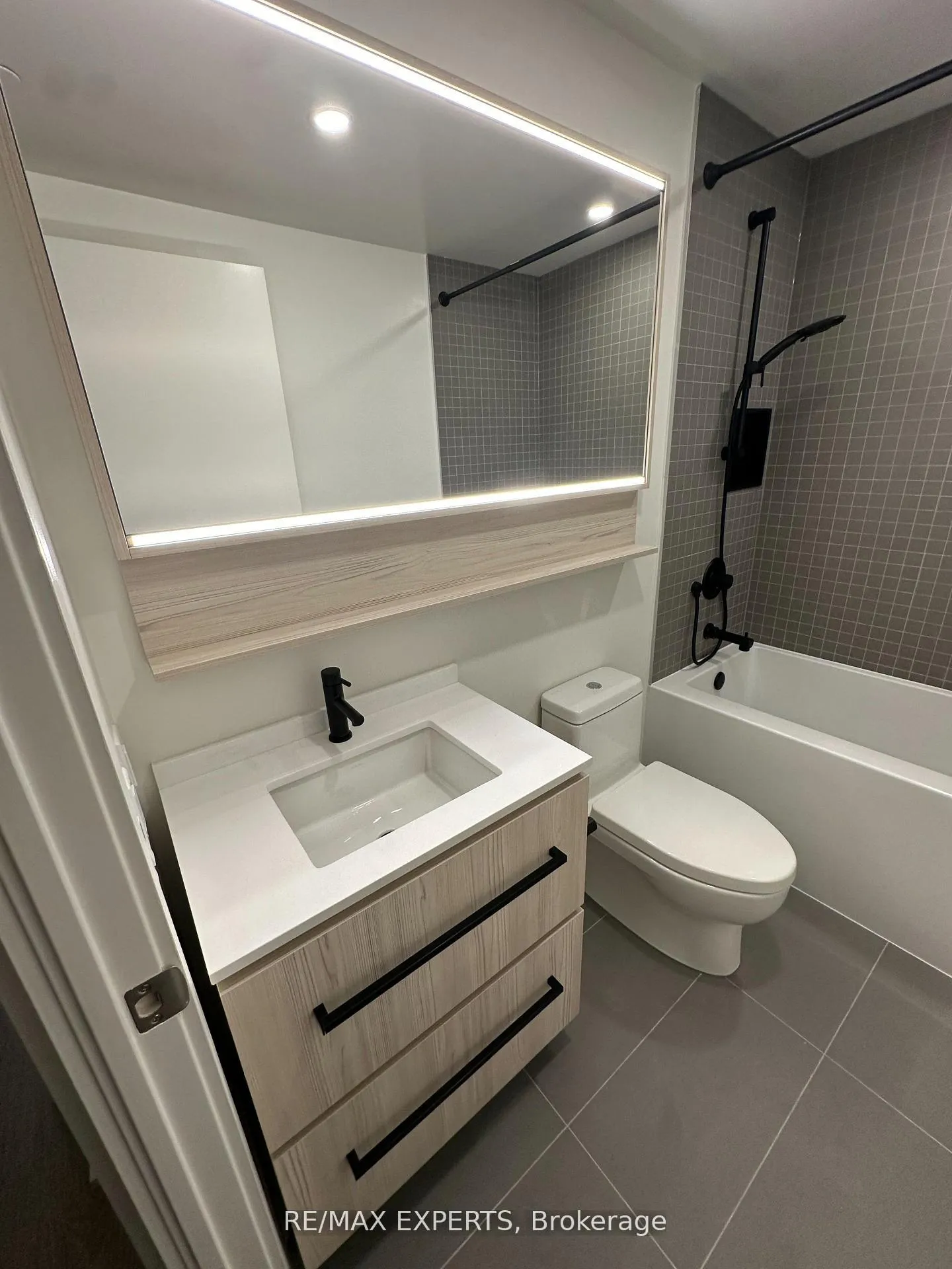 Photo 6 of Unit 418, 425 Front Street, Toronto, Waterfront Communities — HOMEH