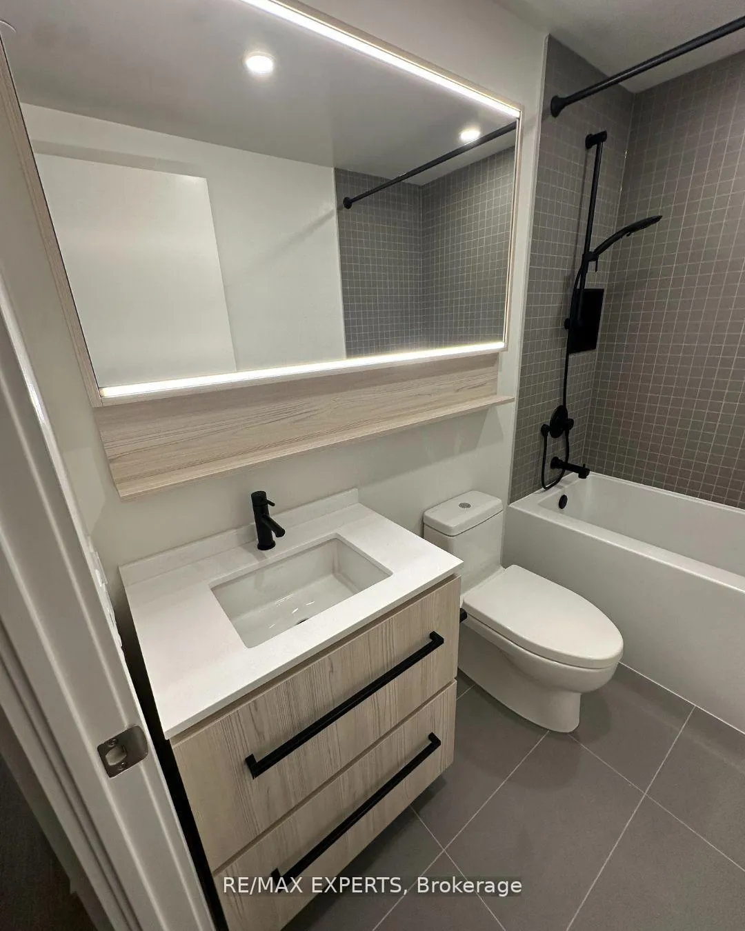 Photo 9 of Unit 418, 425 Front Street, Toronto, Waterfront Communities — HOMEH