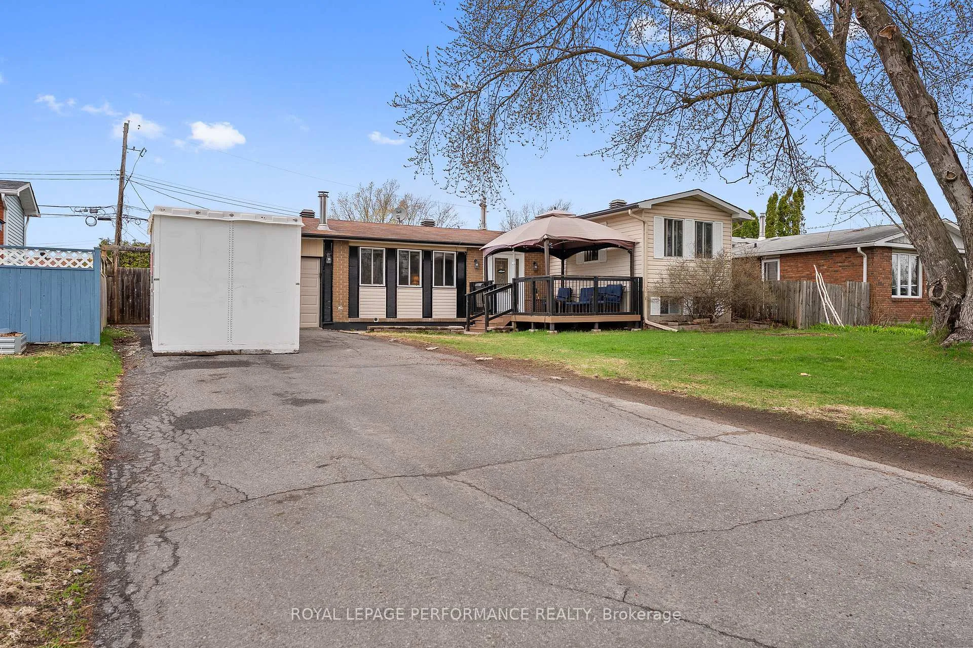 Photo 2 of 420 Hatfield Crescent, Ottawa, Bilberry Creek/Queenswood Heights — HOMEH