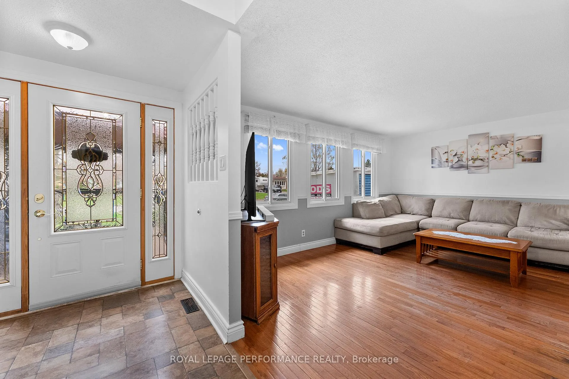 Photo 6 of 420 Hatfield Crescent, Ottawa, Bilberry Creek/Queenswood Heights — HOMEH