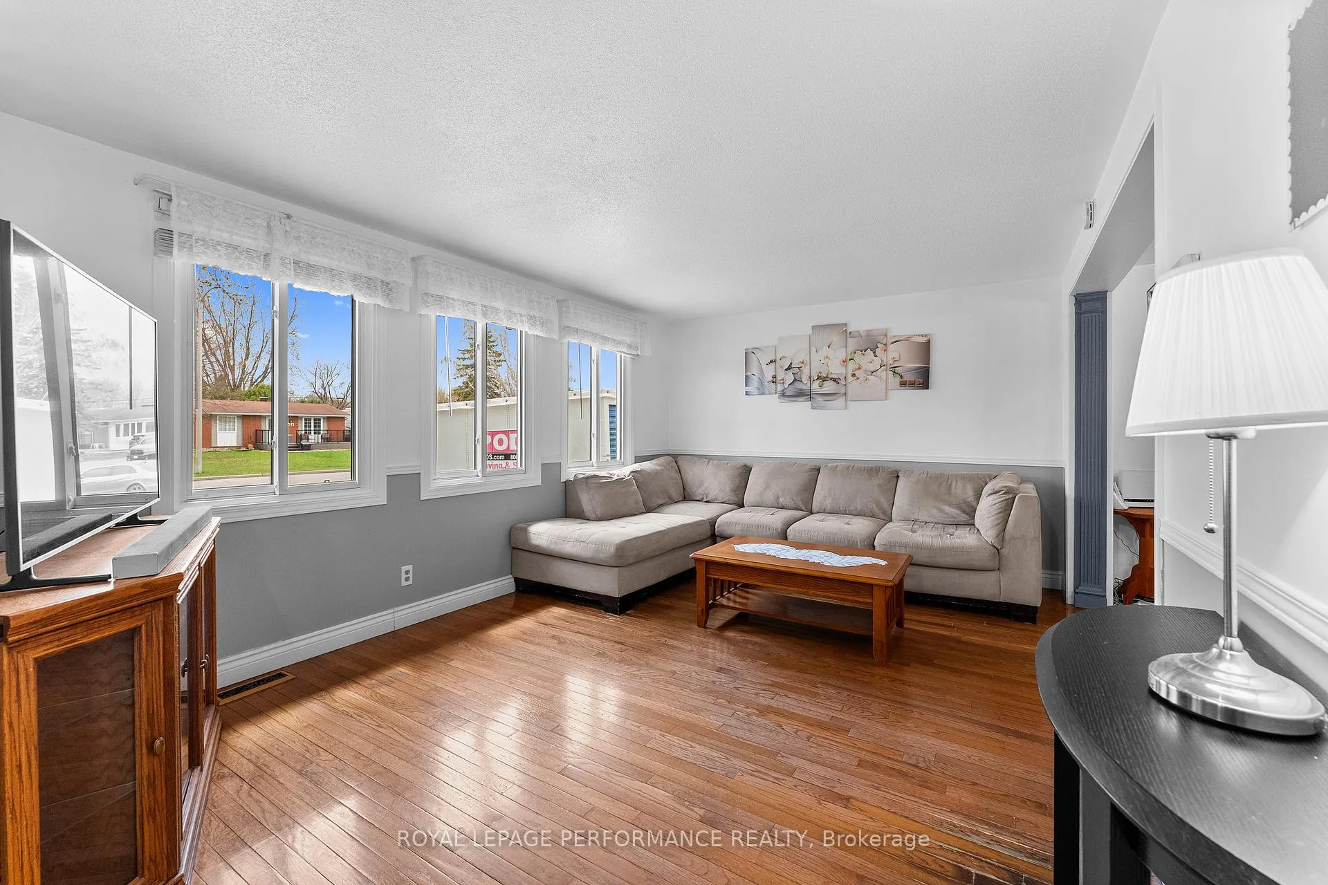 Photo 7 of 420 Hatfield Crescent, Ottawa, Bilberry Creek/Queenswood Heights — HOMEH