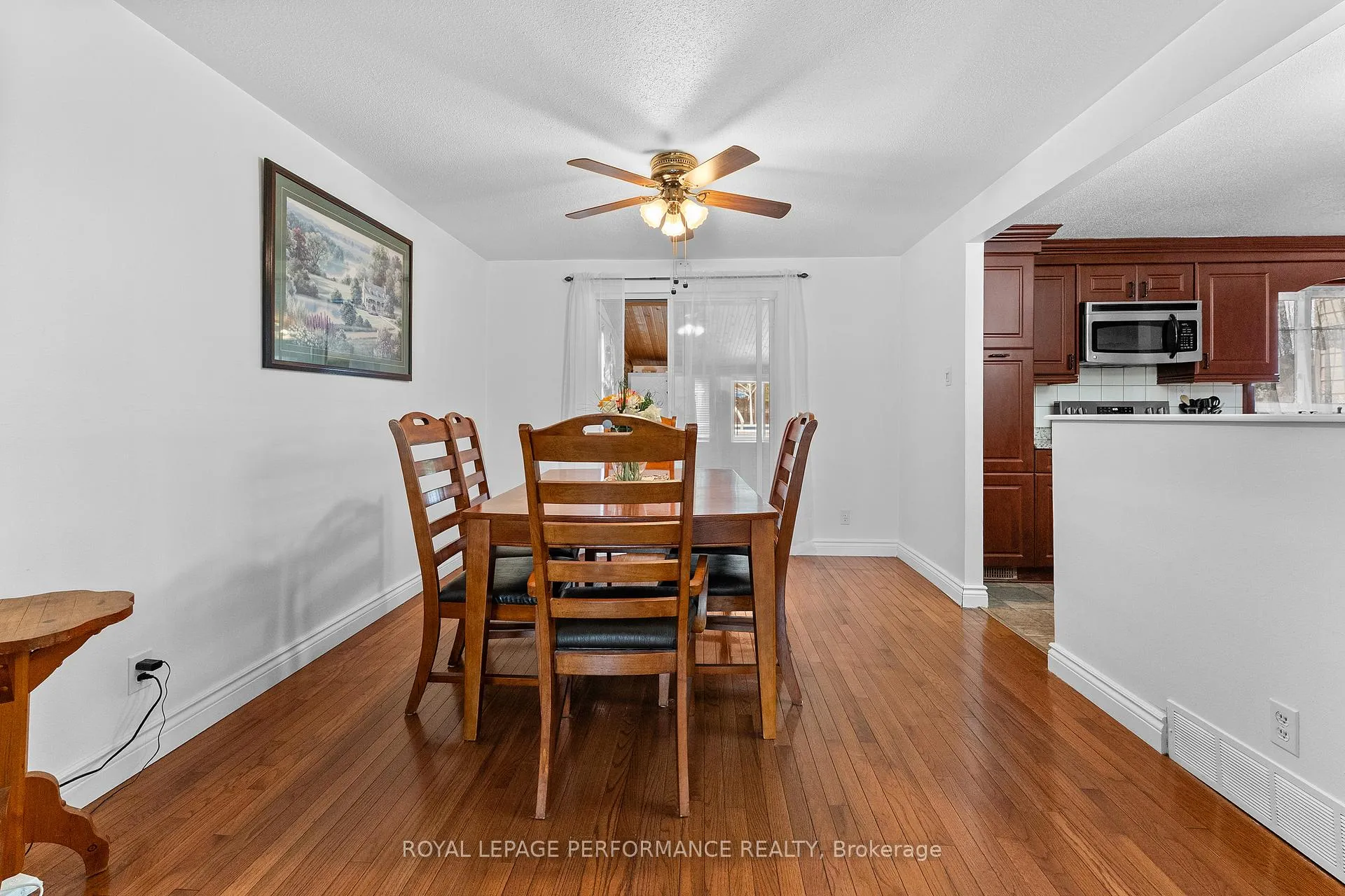 Photo 10 of 420 Hatfield Crescent, Ottawa, Bilberry Creek/Queenswood Heights — HOMEH