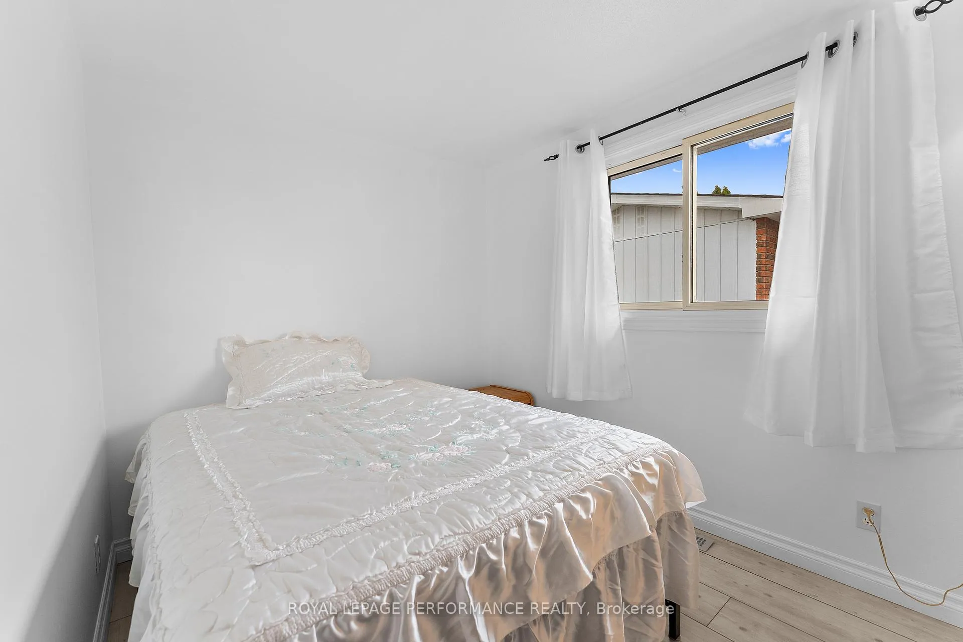 Photo 19 of 420 Hatfield Crescent, Ottawa, Bilberry Creek/Queenswood Heights — HOMEH