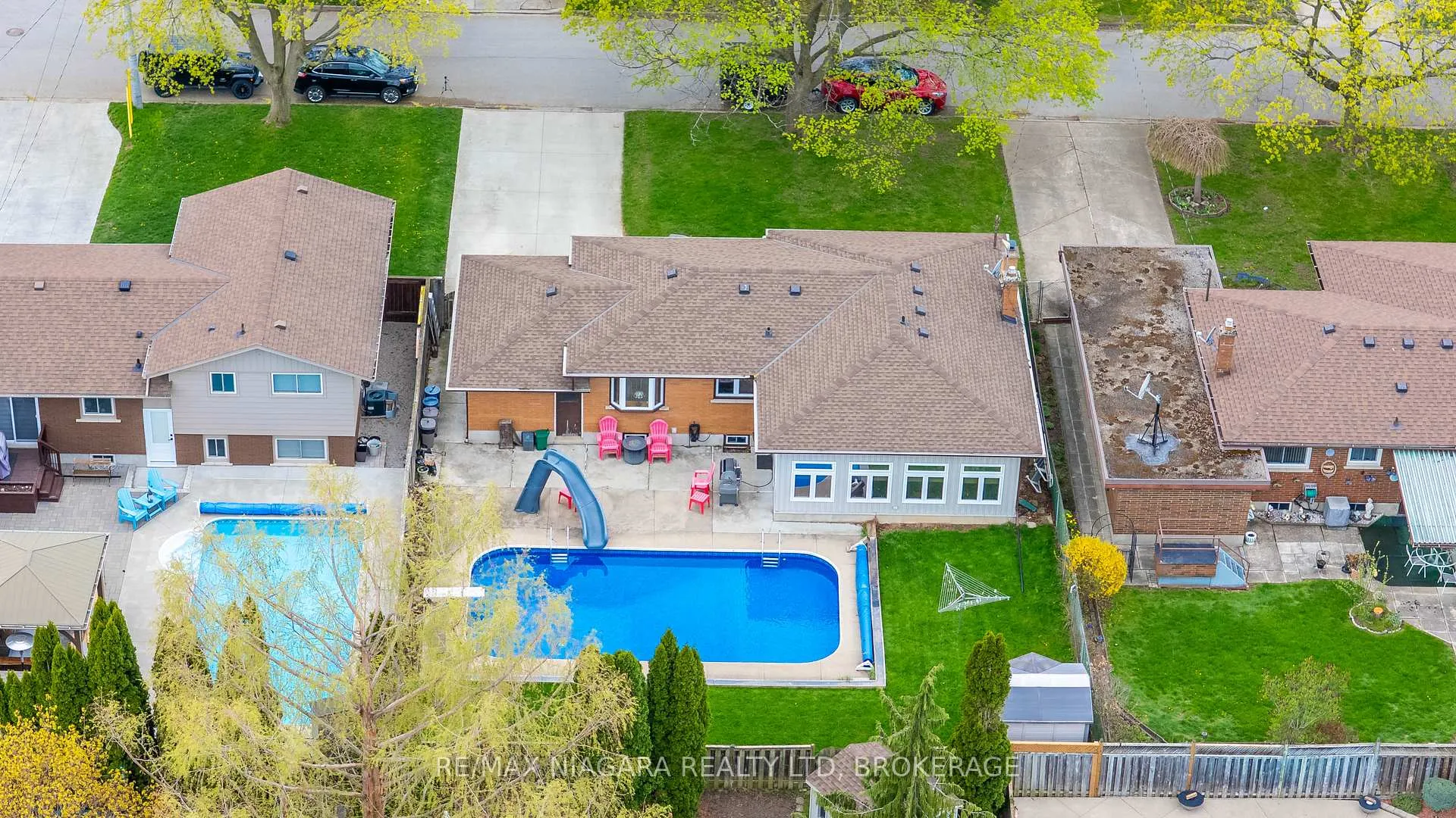 Photo 2 of 36 St Lawrence Drive, St. Catharines, Bunting/Linwell — HOMEH