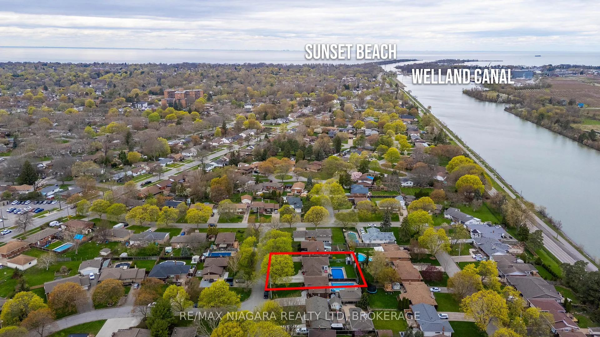 Photo 3 of 36 St Lawrence Drive, St. Catharines, Bunting/Linwell — HOMEH