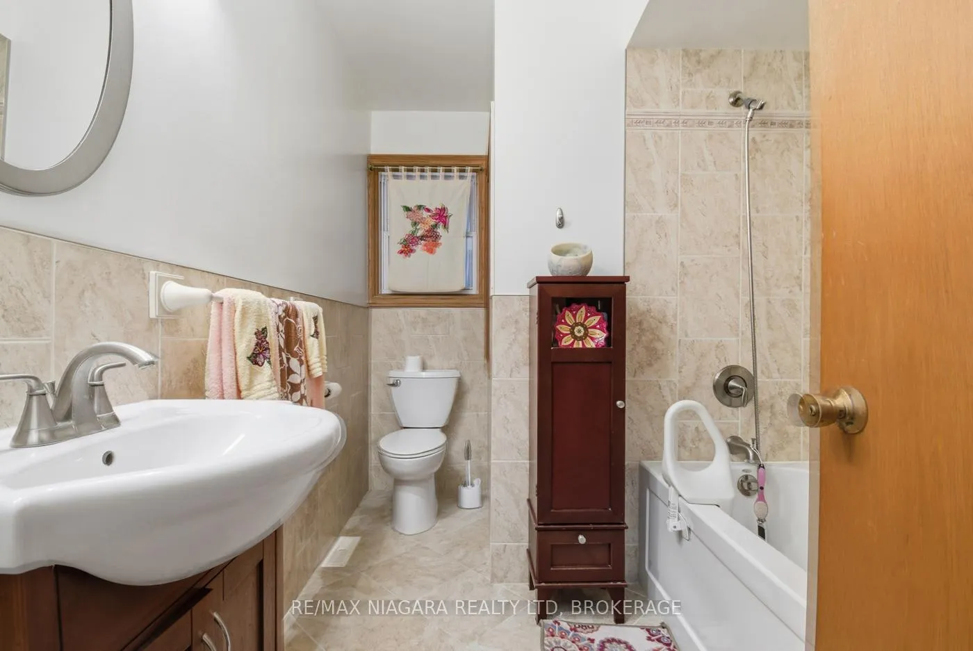 Photo 11 of 36 St Lawrence Drive, St. Catharines, Bunting/Linwell — HOMEH