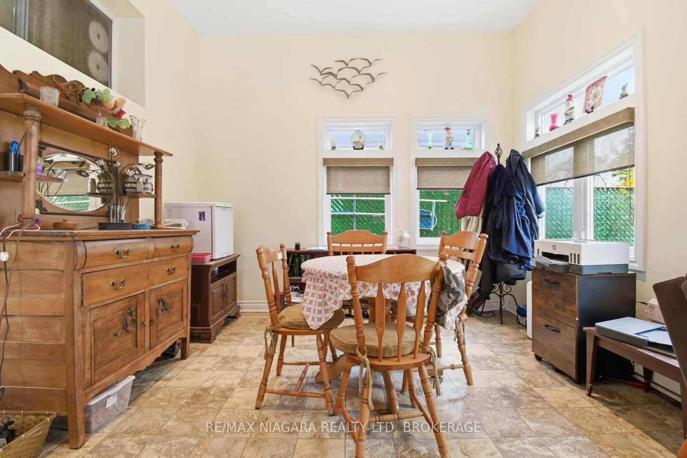 Photo 19 of 36 St Lawrence Drive, St. Catharines, Bunting/Linwell — HOMEH