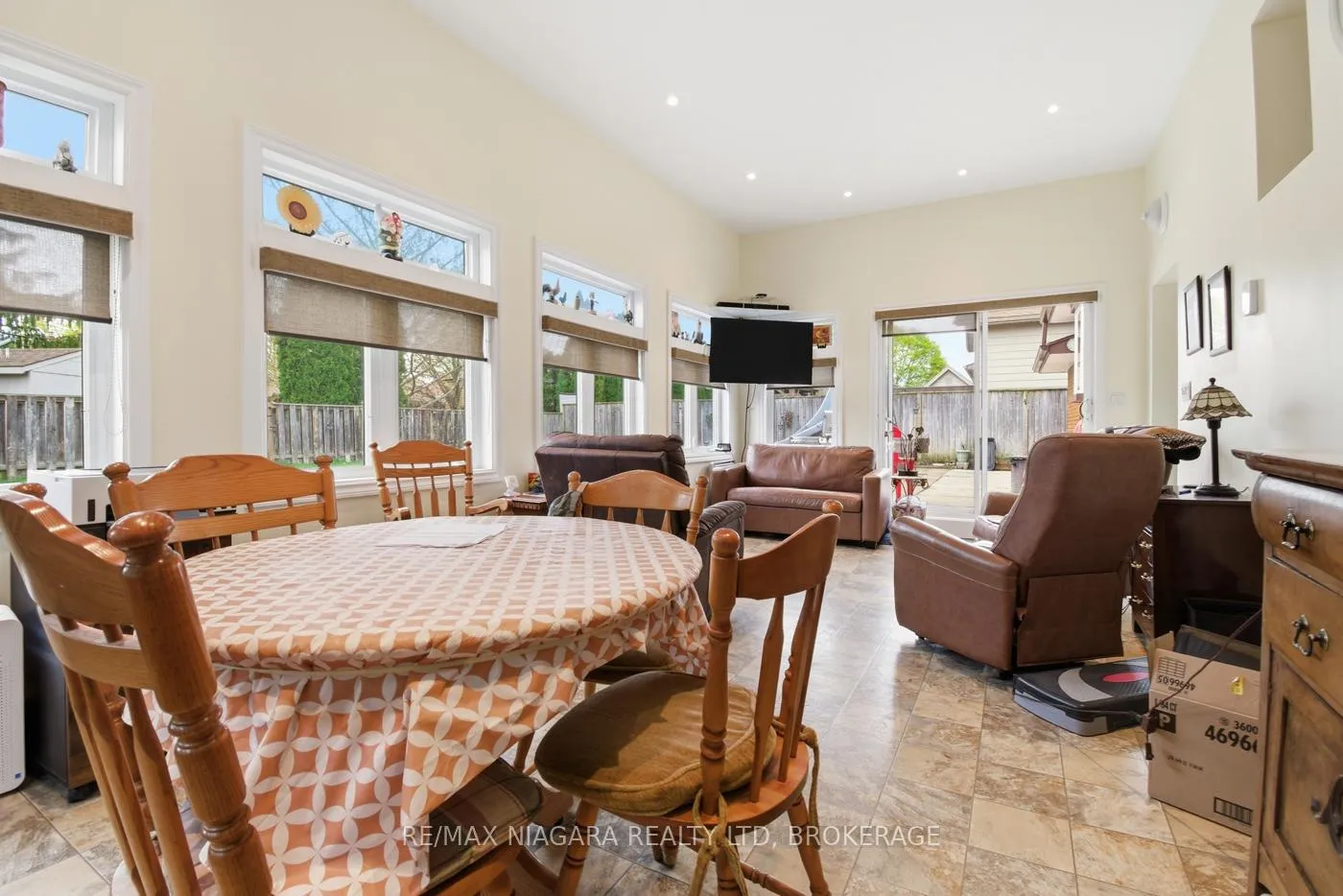 Photo 20 of 36 St Lawrence Drive, St. Catharines, Bunting/Linwell — HOMEH