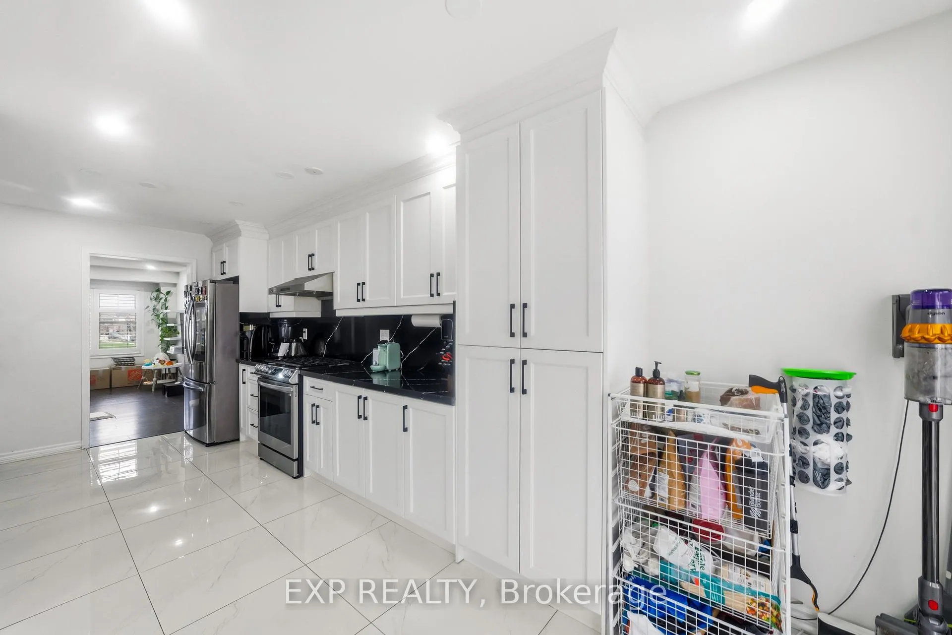 Photo 11 of 6 Toledo Lane, Brampton, Northwest Brampton — HOMEH