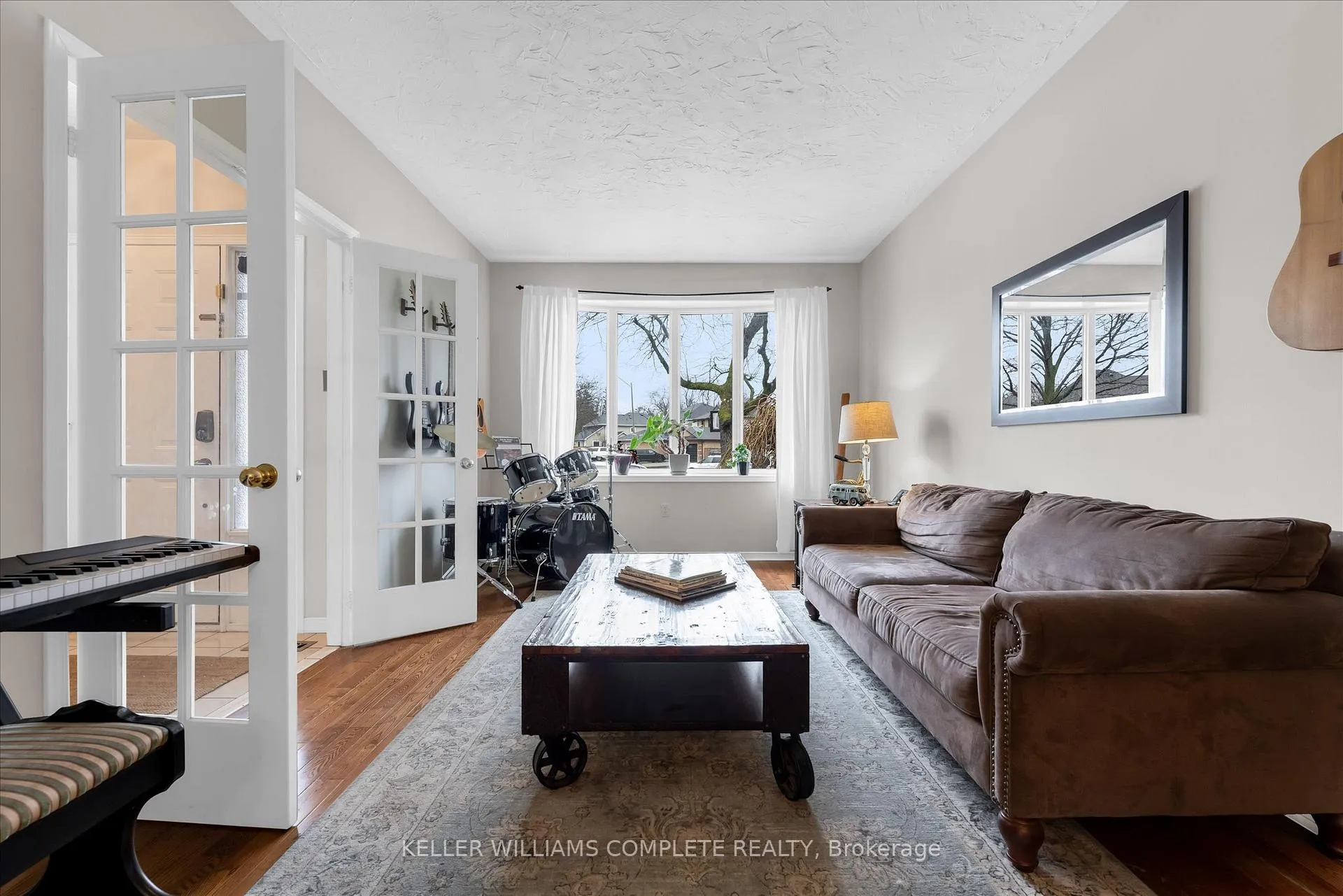 Photo 6 of 16 Homeland Avenue, Hamilton, Lakeshore — HOMEH