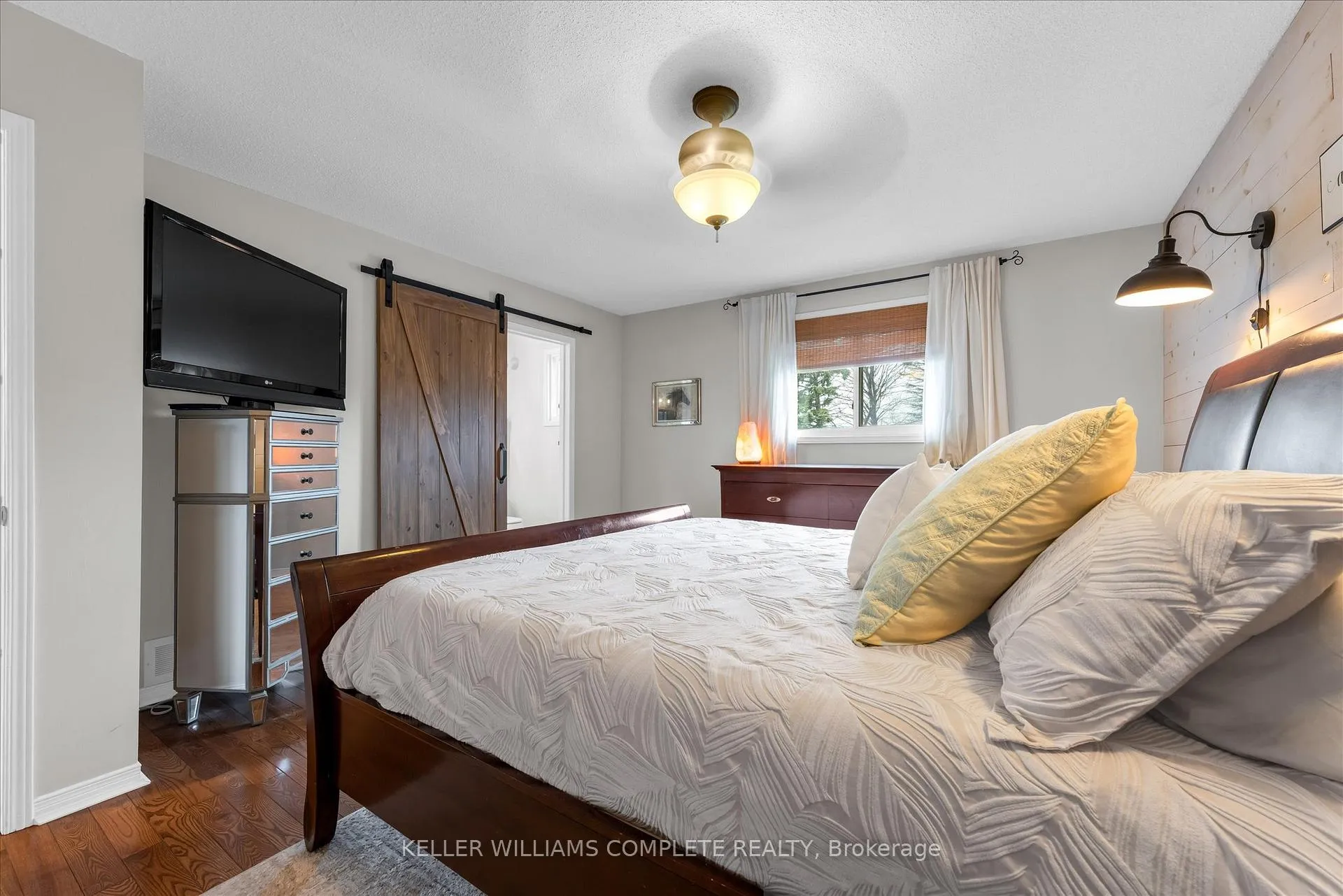 Photo 19 of 16 Homeland Avenue, Hamilton, Lakeshore — HOMEH