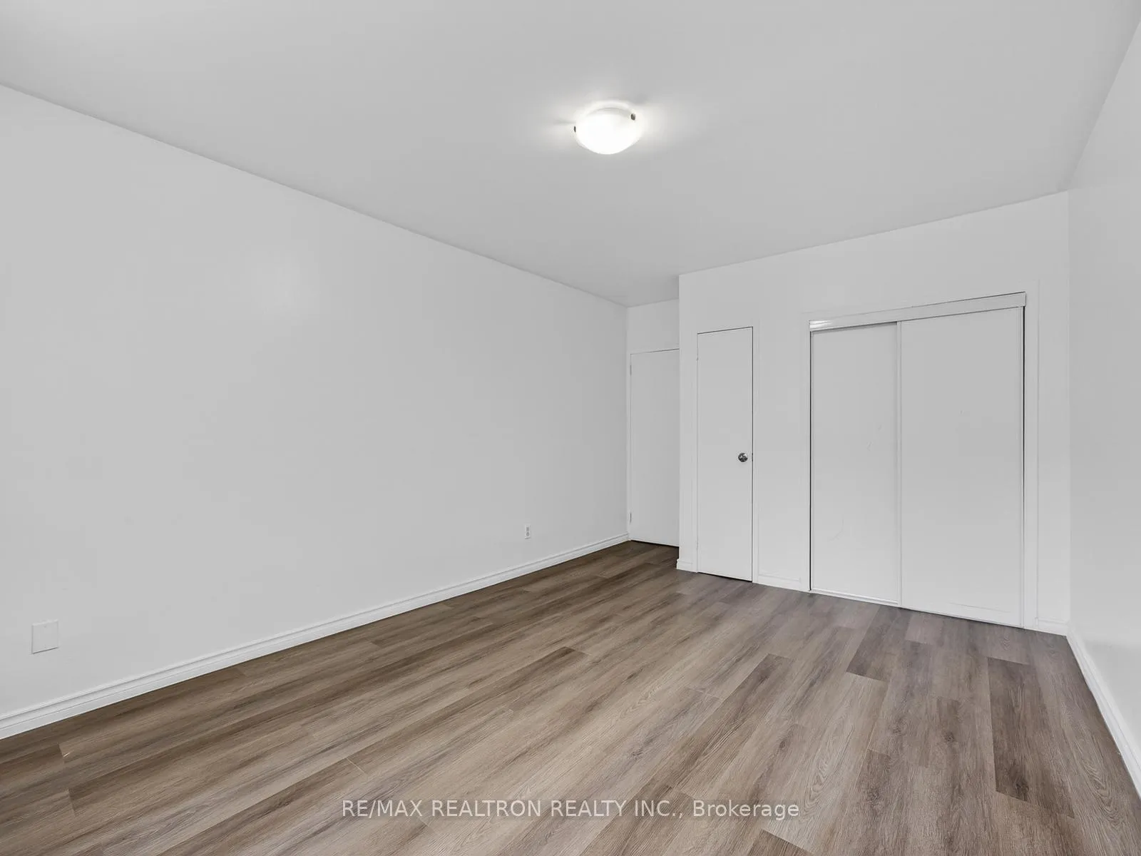 Photo 3 of Unit 404, 275 Wentworth Street W, Oshawa, McLaughlin — HOMEH