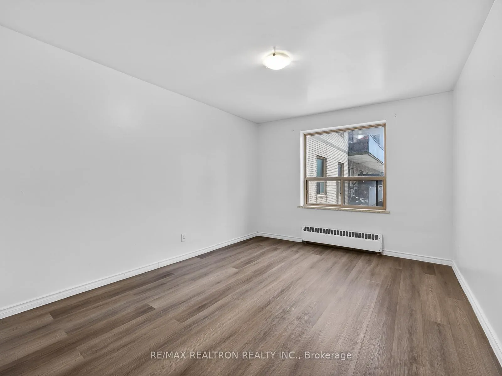 Photo 5 of Unit 404, 275 Wentworth Street W, Oshawa, McLaughlin — HOMEH