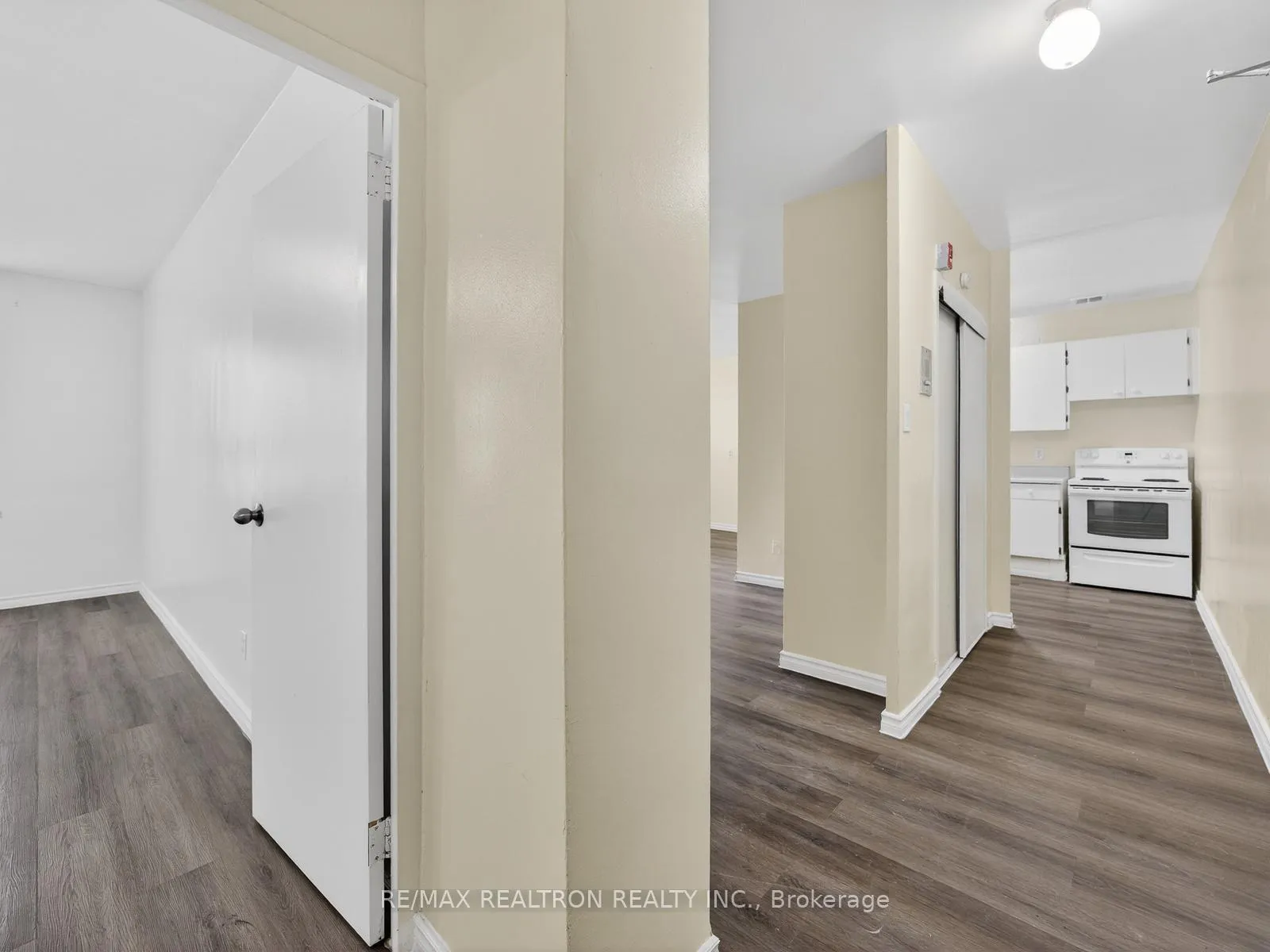 Photo 6 of Unit 404, 275 Wentworth Street W, Oshawa, McLaughlin — HOMEH