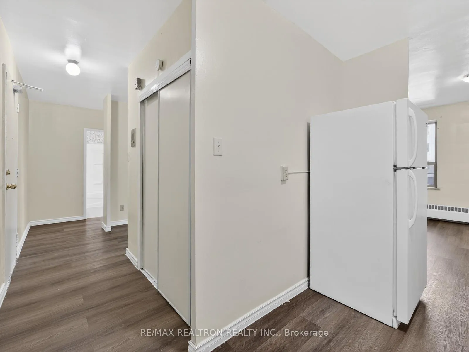 Photo 7 of Unit 404, 275 Wentworth Street W, Oshawa, McLaughlin — HOMEH