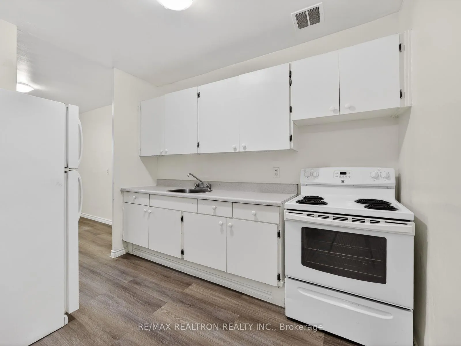 Photo 8 of Unit 404, 275 Wentworth Street W, Oshawa, McLaughlin — HOMEH