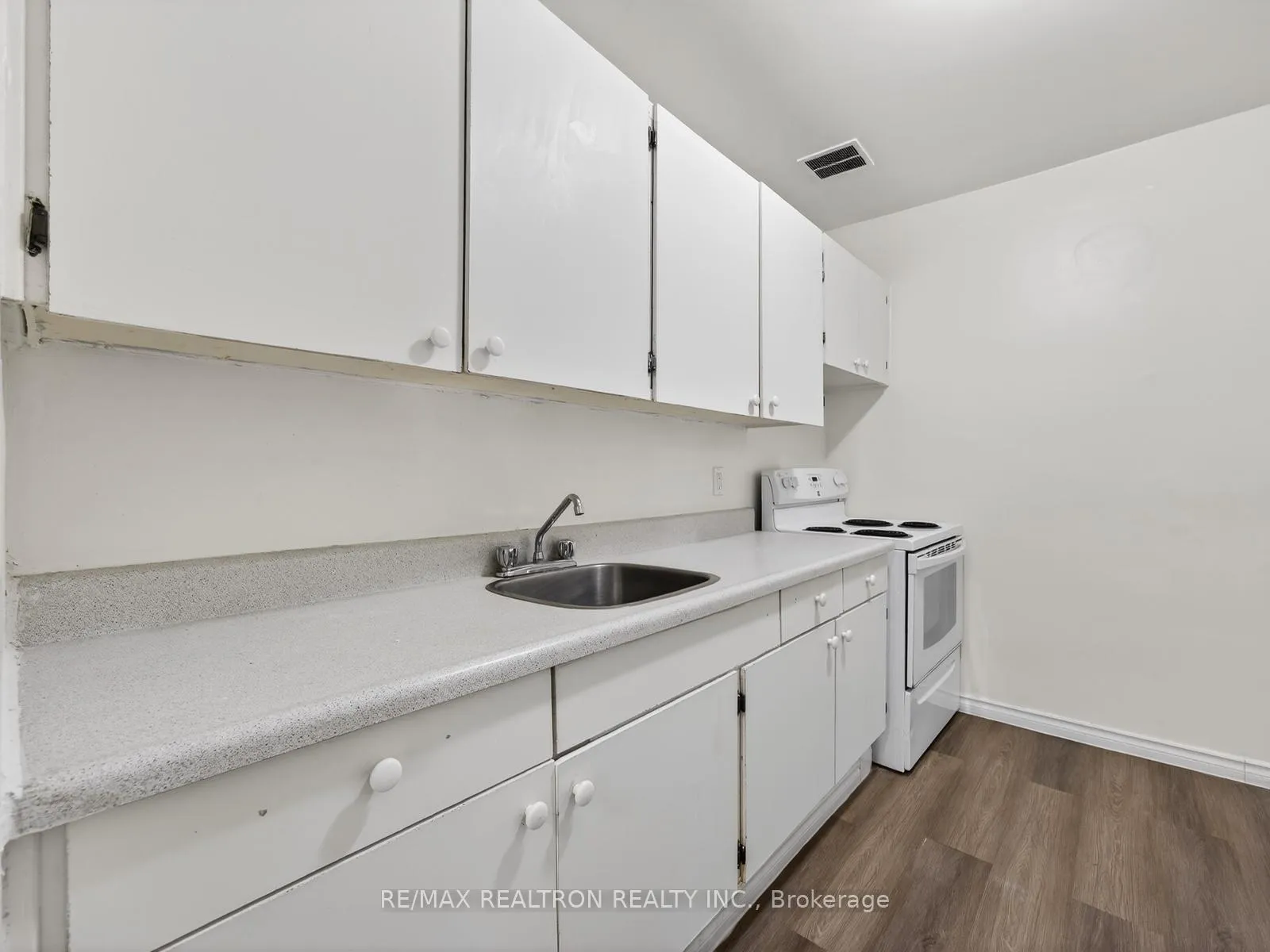 Photo 10 of Unit 404, 275 Wentworth Street W, Oshawa, McLaughlin — HOMEH