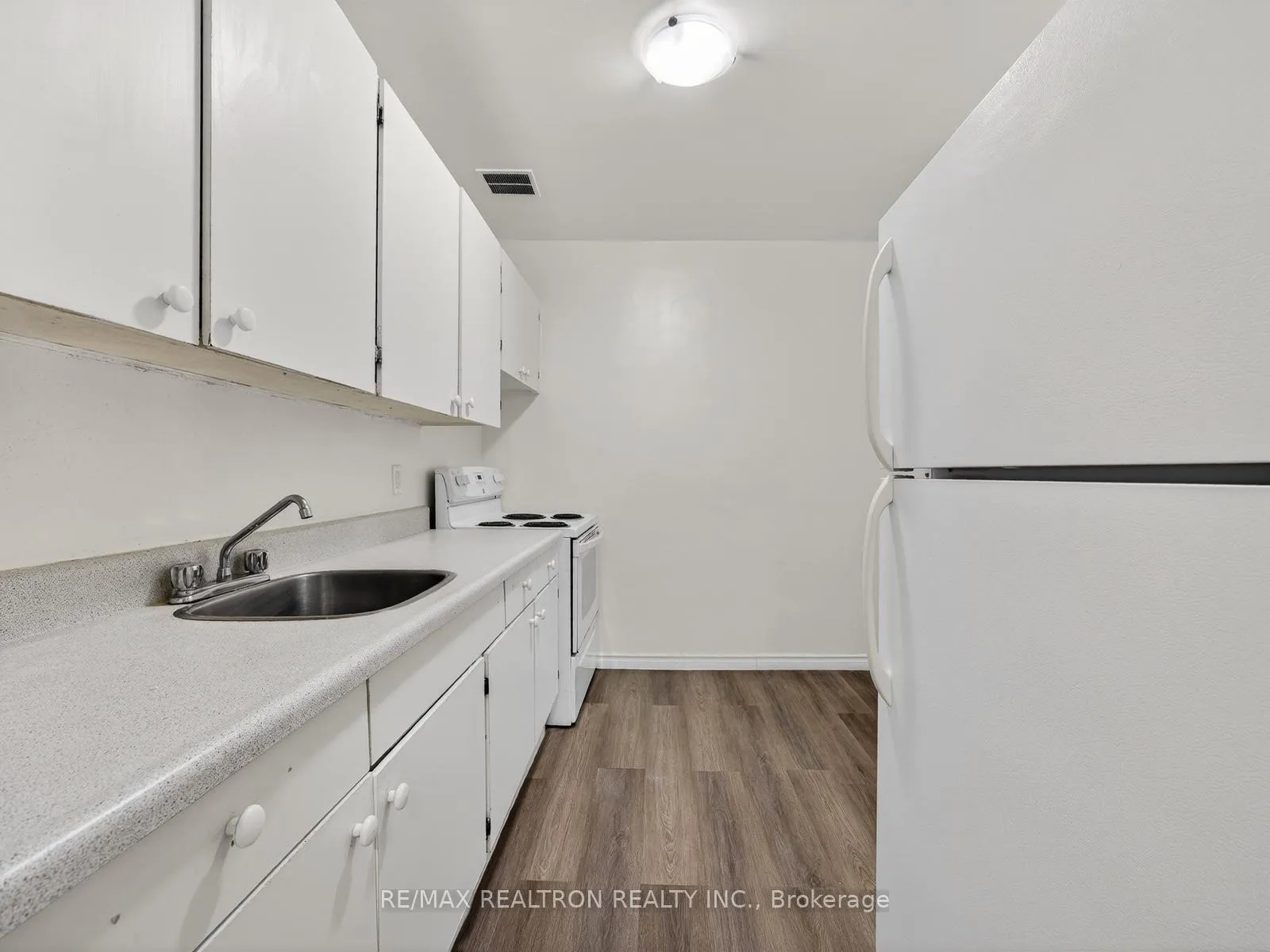 Photo 11 of Unit 404, 275 Wentworth Street W, Oshawa, McLaughlin — HOMEH