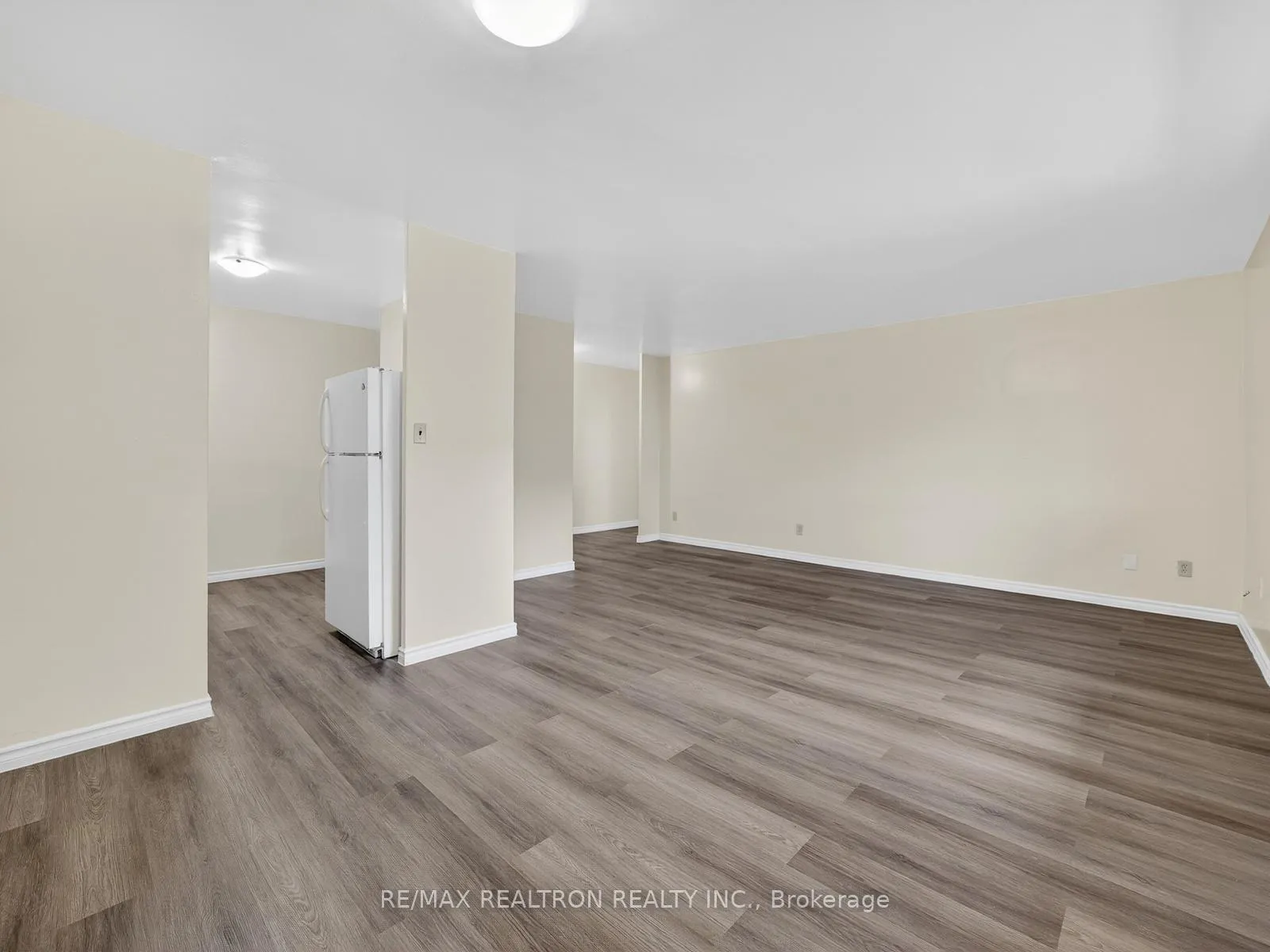 Photo 13 of Unit 404, 275 Wentworth Street W, Oshawa, McLaughlin — HOMEH