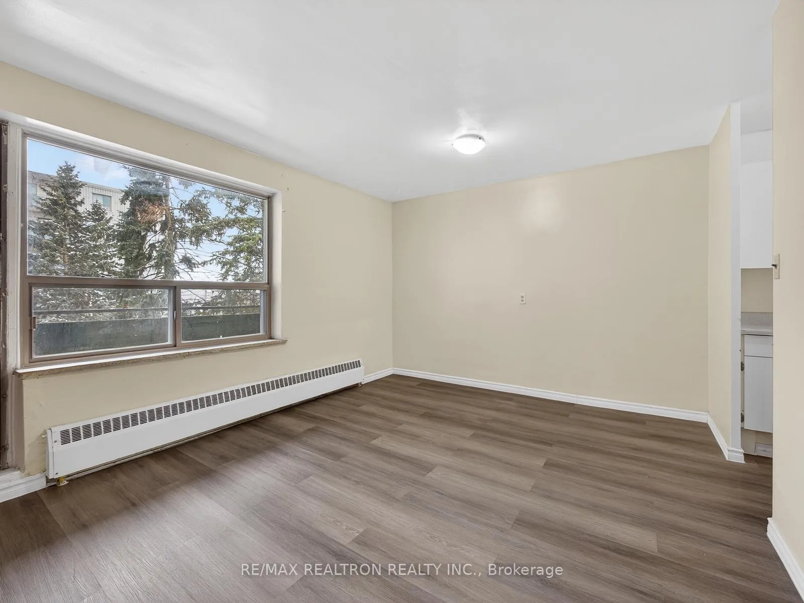 Photo 14 of Unit 404, 275 Wentworth Street W, Oshawa, McLaughlin — HOMEH