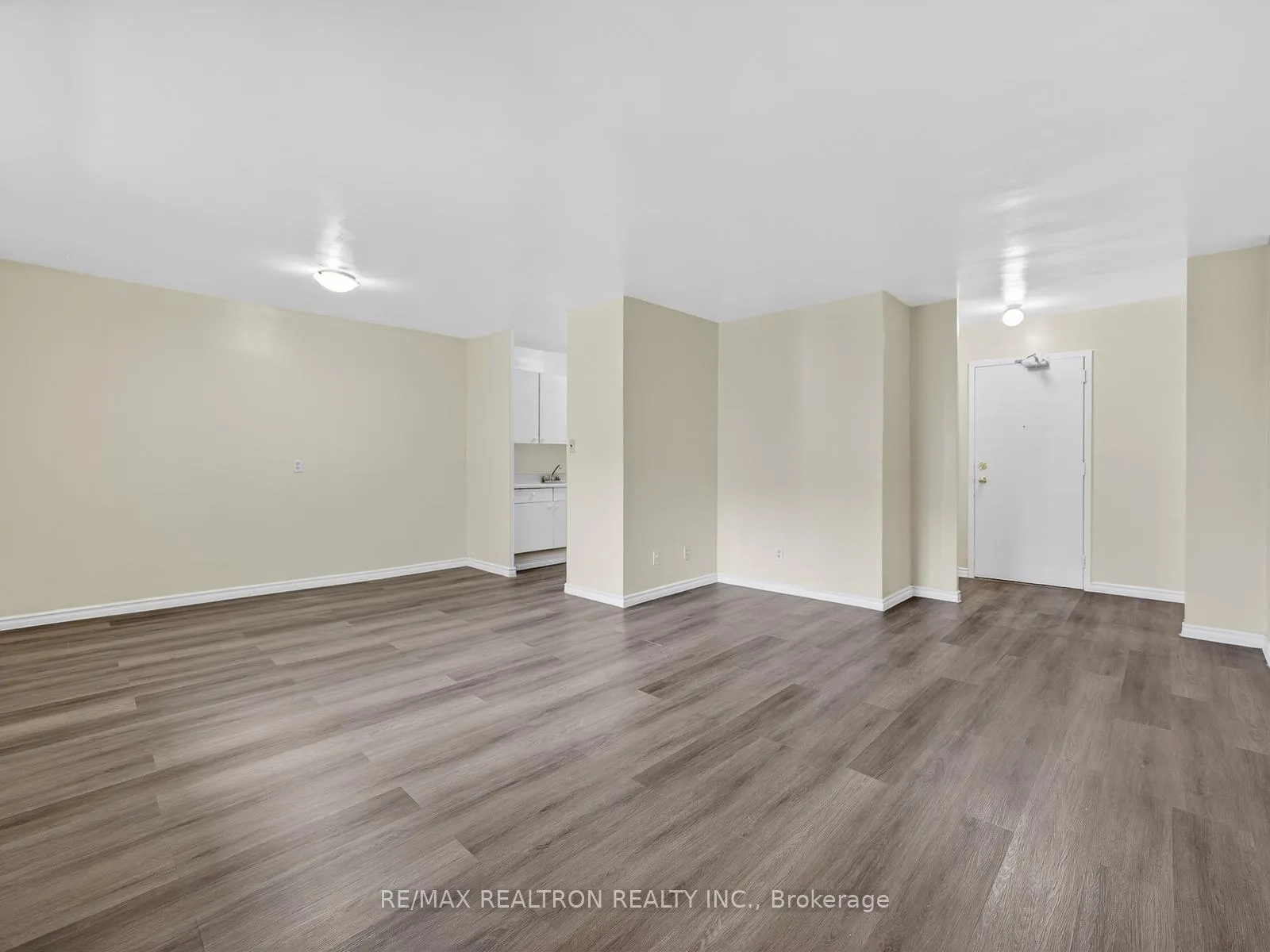 Photo 17 of Unit 404, 275 Wentworth Street W, Oshawa, McLaughlin — HOMEH