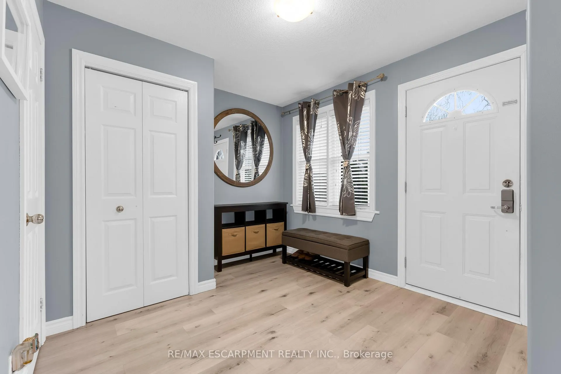 Photo 3 of 221 Julian Avenue, Hamilton, Normanhurst — HOMEH