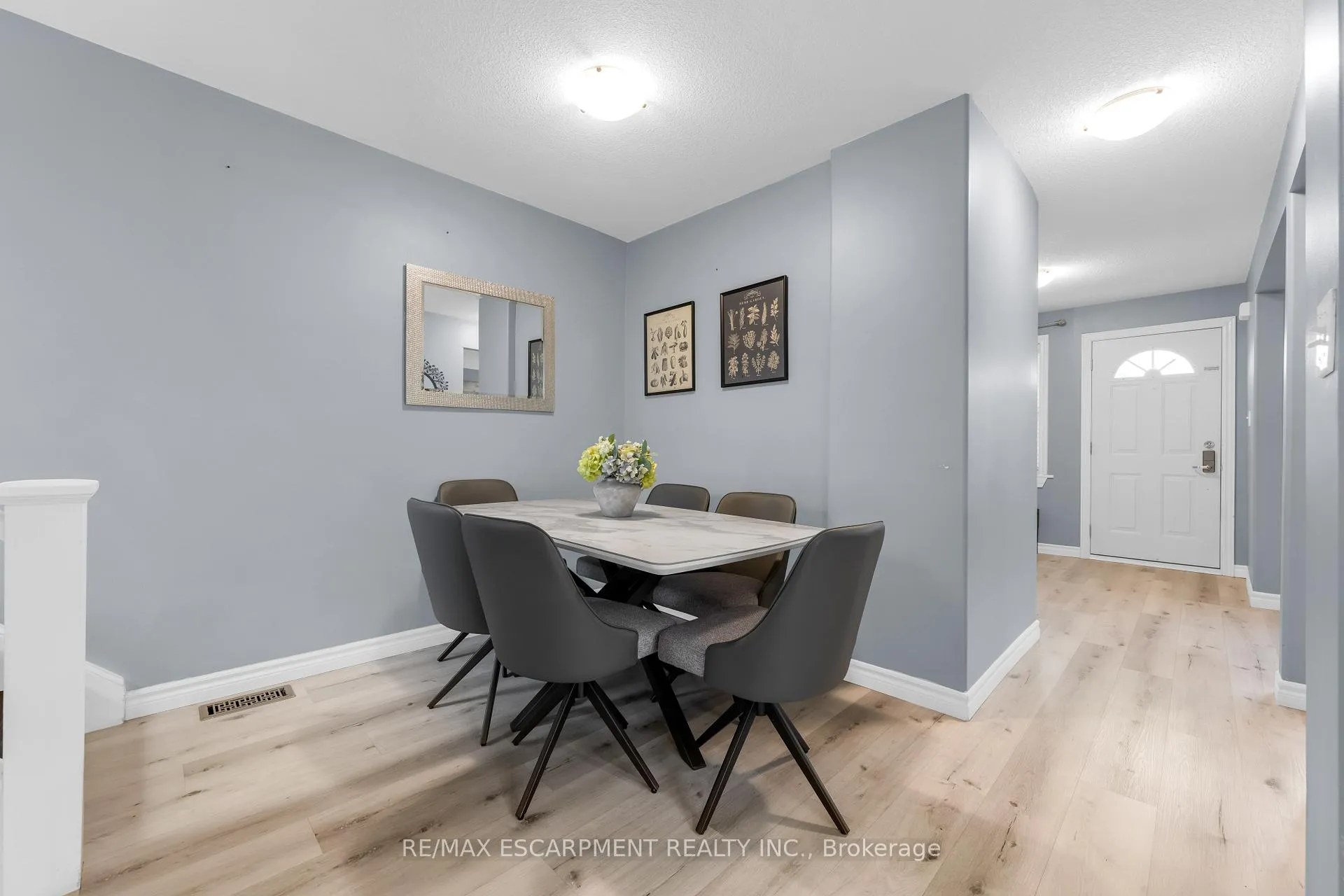 Photo 10 of 221 Julian Avenue, Hamilton, Normanhurst — HOMEH
