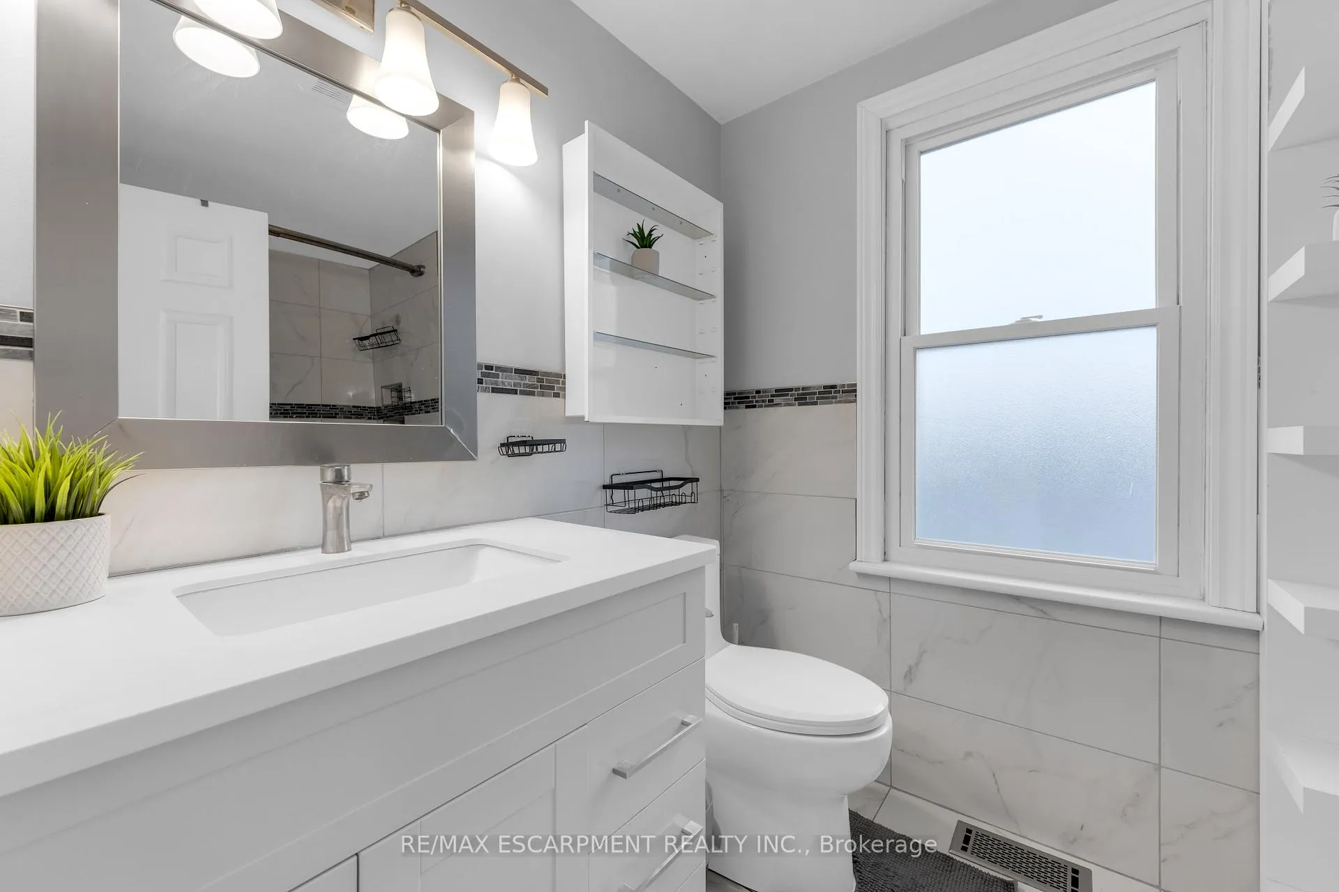 Photo 24 of 221 Julian Avenue, Hamilton, Normanhurst — HOMEH