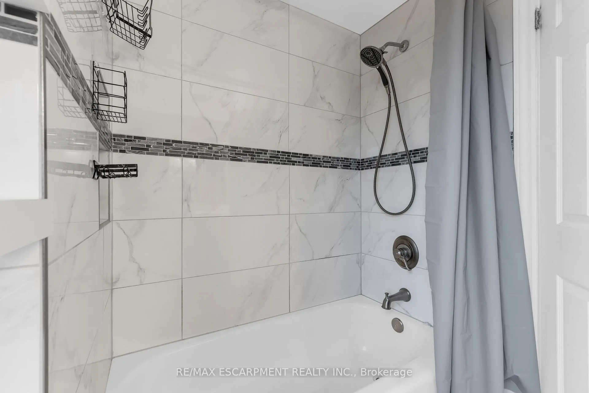 Photo 25 of 221 Julian Avenue, Hamilton, Normanhurst — HOMEH