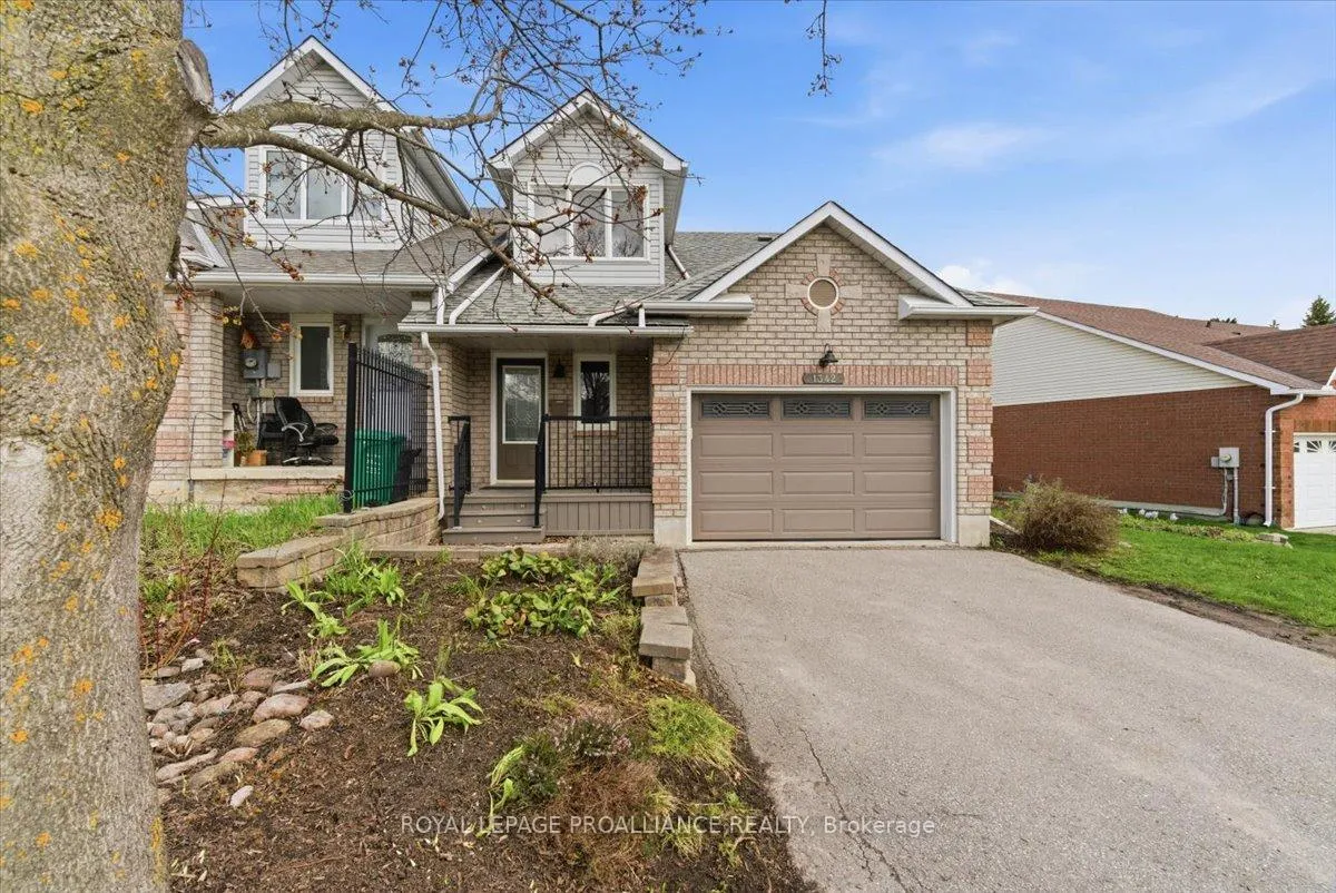 Photo 2 of 1342 Eagle Crescent, Peterborough, Monaghan Ward 2 — HOMEH