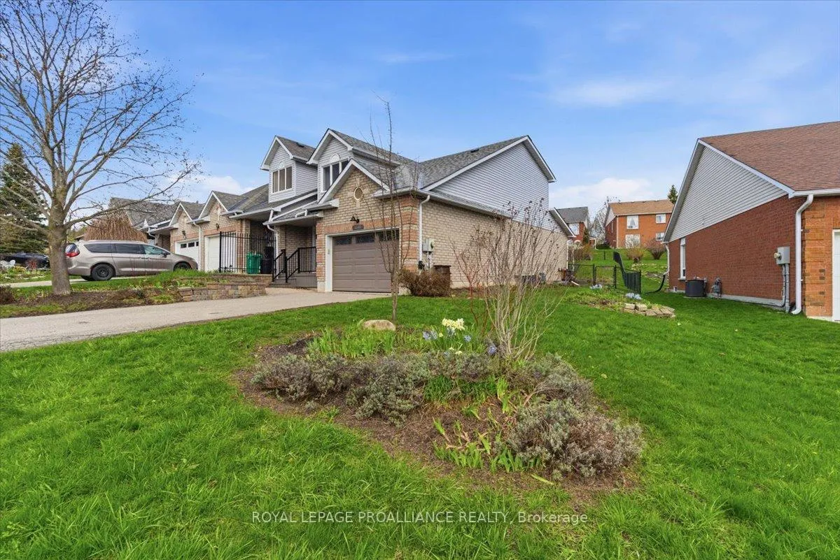 Photo 5 of 1342 Eagle Crescent, Peterborough, Monaghan Ward 2 — HOMEH