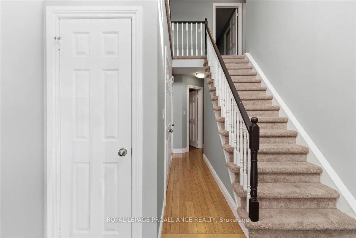 Photo 8 of 1342 Eagle Crescent, Peterborough, Monaghan Ward 2 — HOMEH