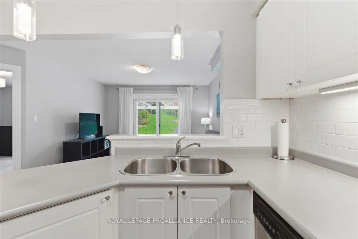 Photo 12 of 1342 Eagle Crescent, Peterborough, Monaghan Ward 2 — HOMEH